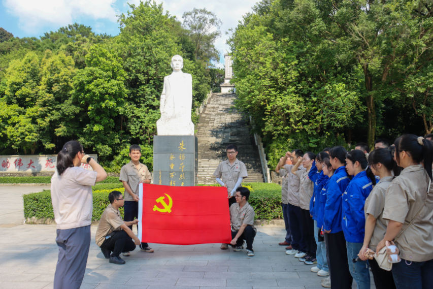 “強(qiáng)化警示教育 嚴(yán)守紀(jì)律紅線(xiàn)”——廣西銀億公司黨委參觀廉政教育基地